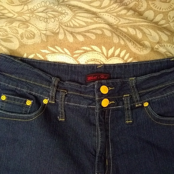 *Final Sell Price* What's Hot Jean Shorts - Picture 3 of 4